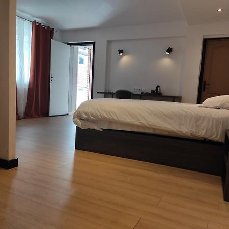 Modern'Hotel Valenciennes Exteriör bild